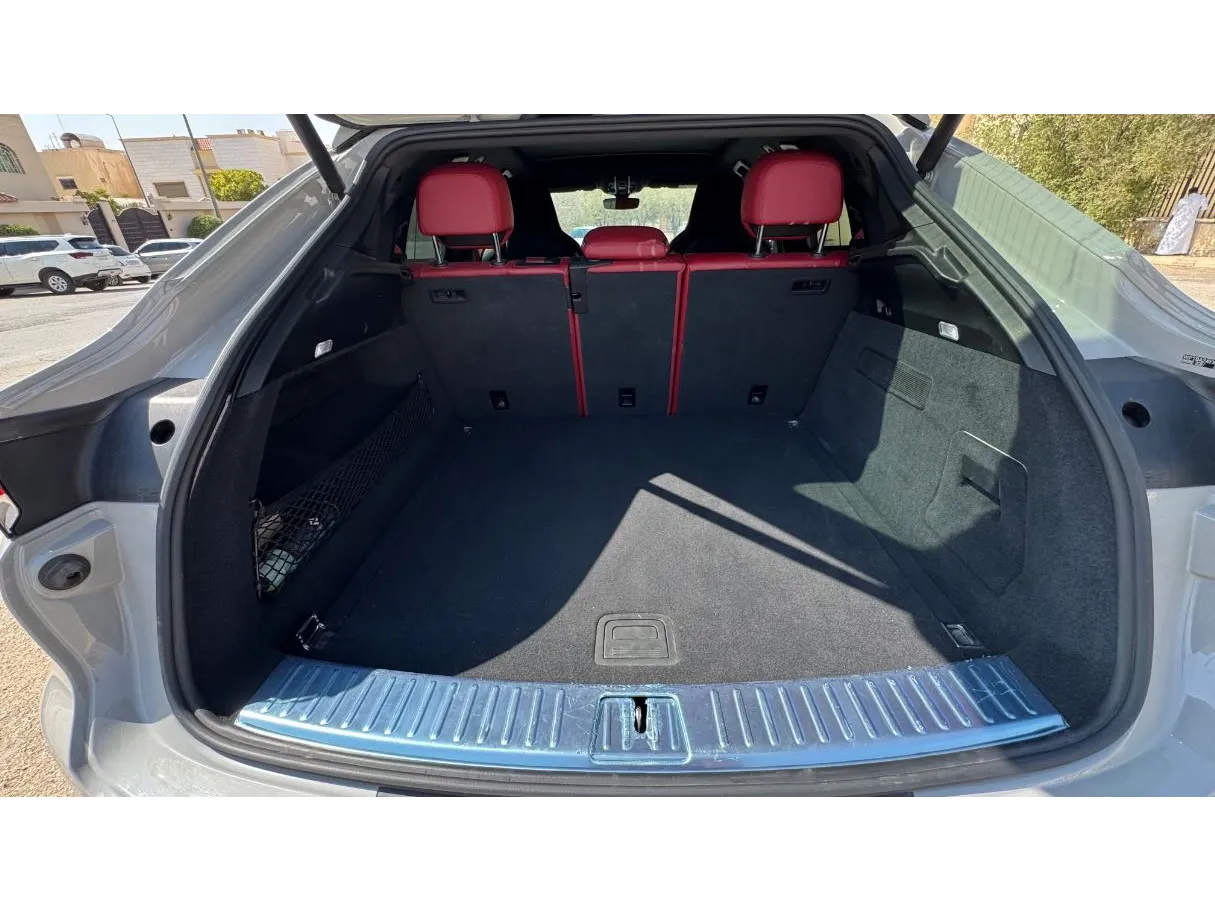 Car image 24