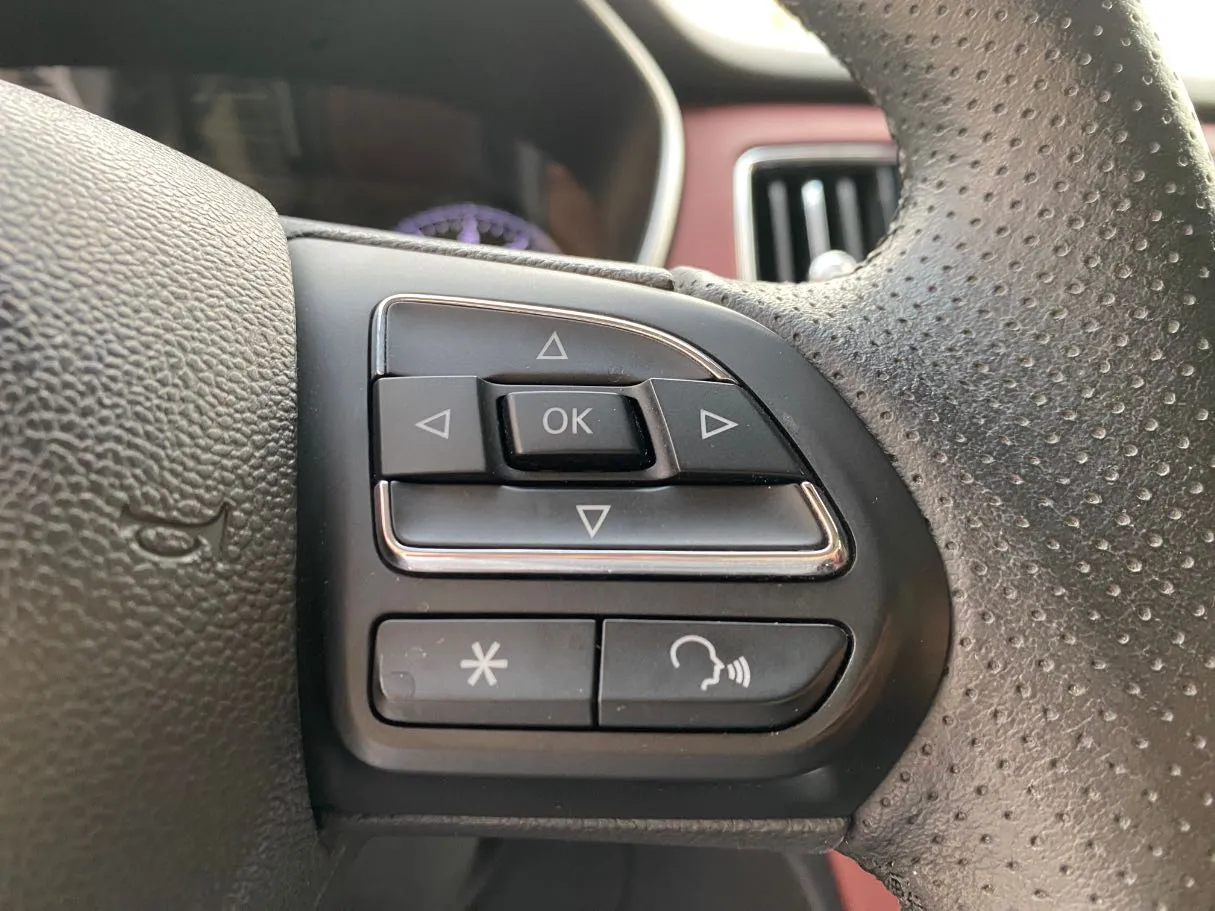 Car image 23