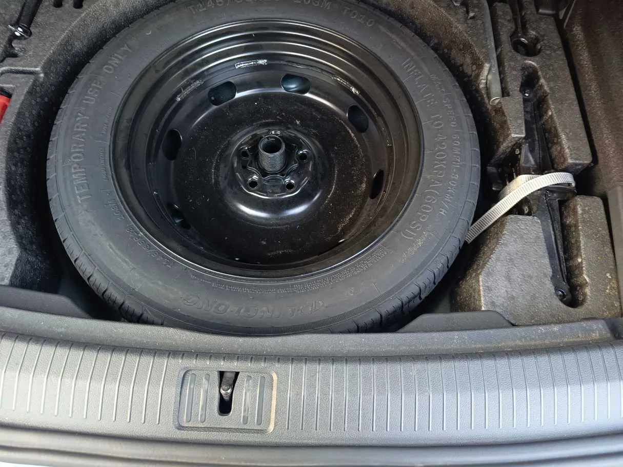 Car image 30