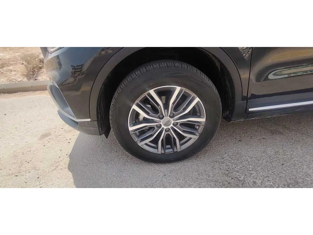 Car image 10