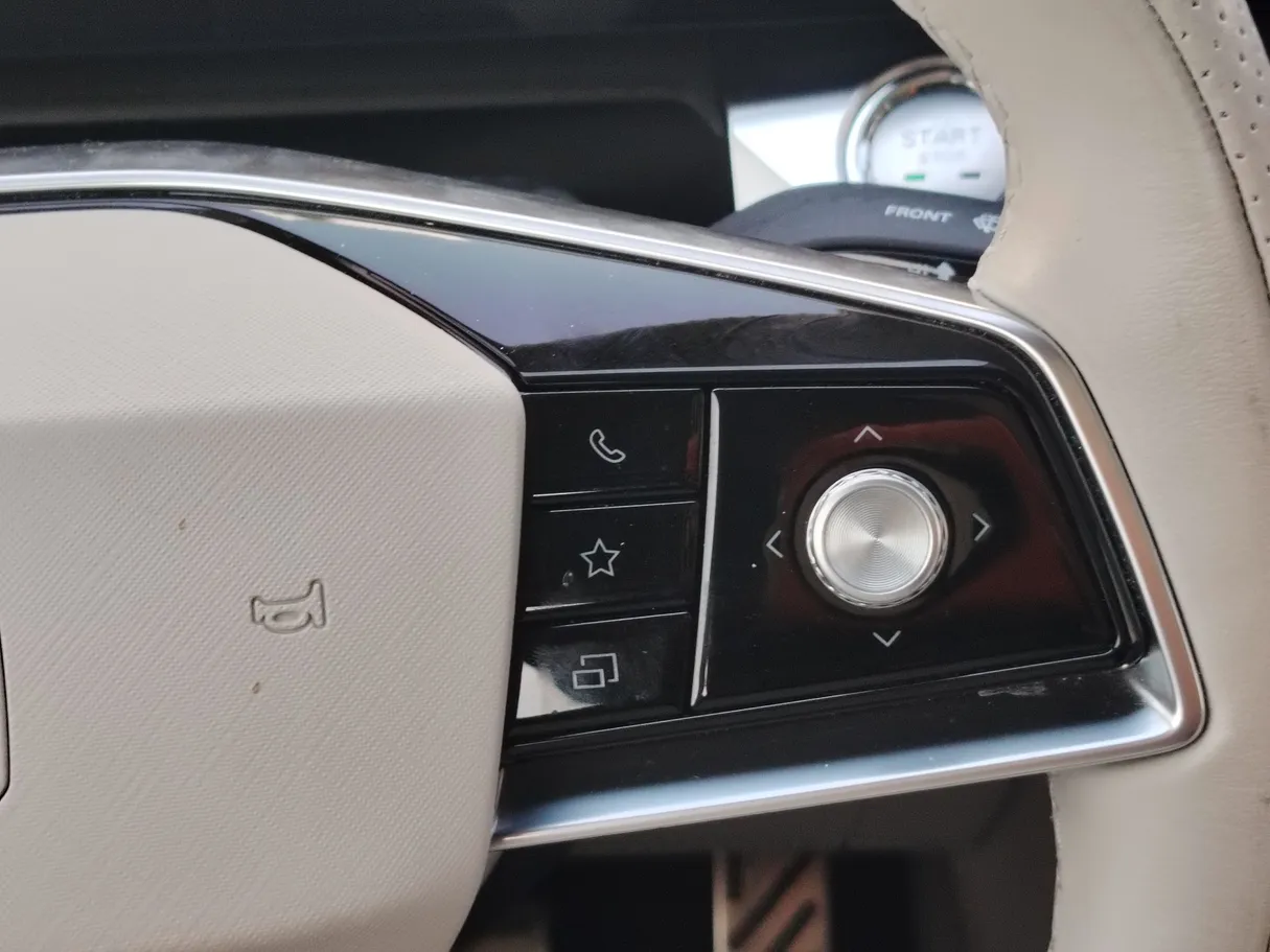 Car image 25