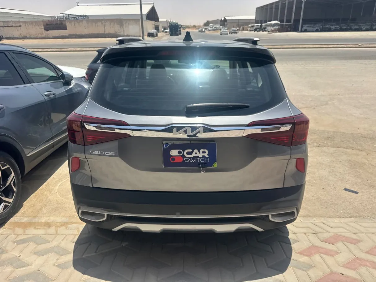 Car image 5