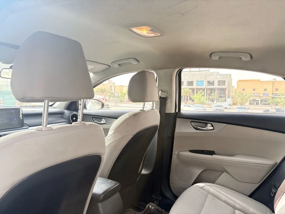 Car image 17