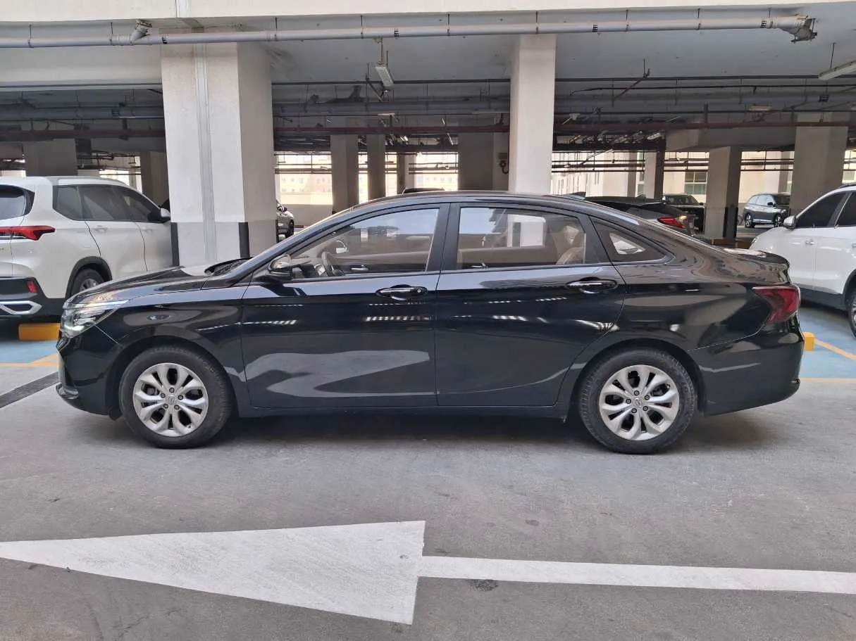 Car image 4