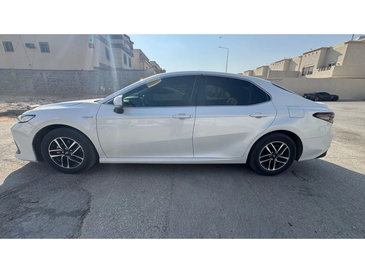 Car image 7
