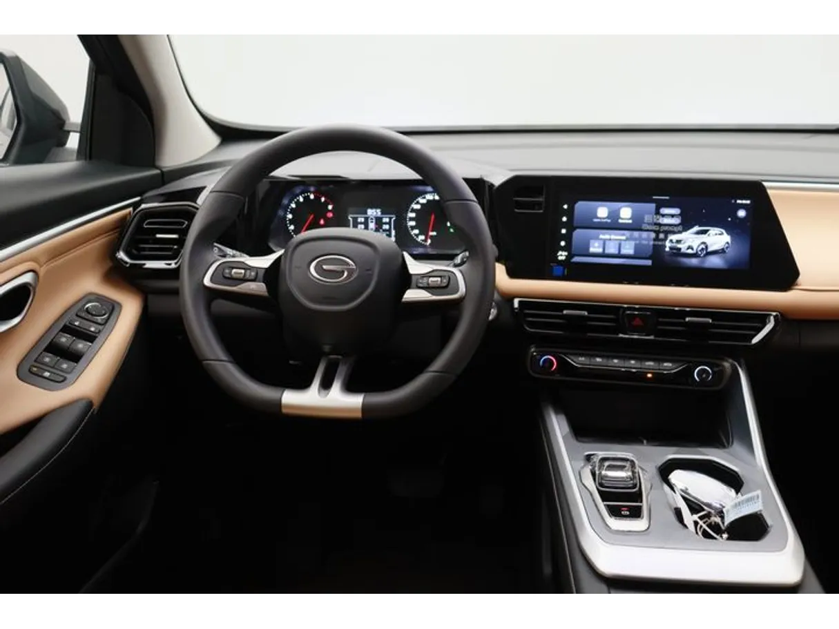 Car image 15