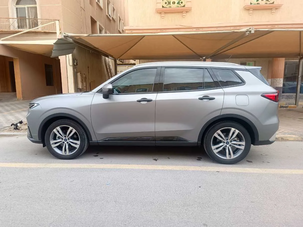 Car image 8