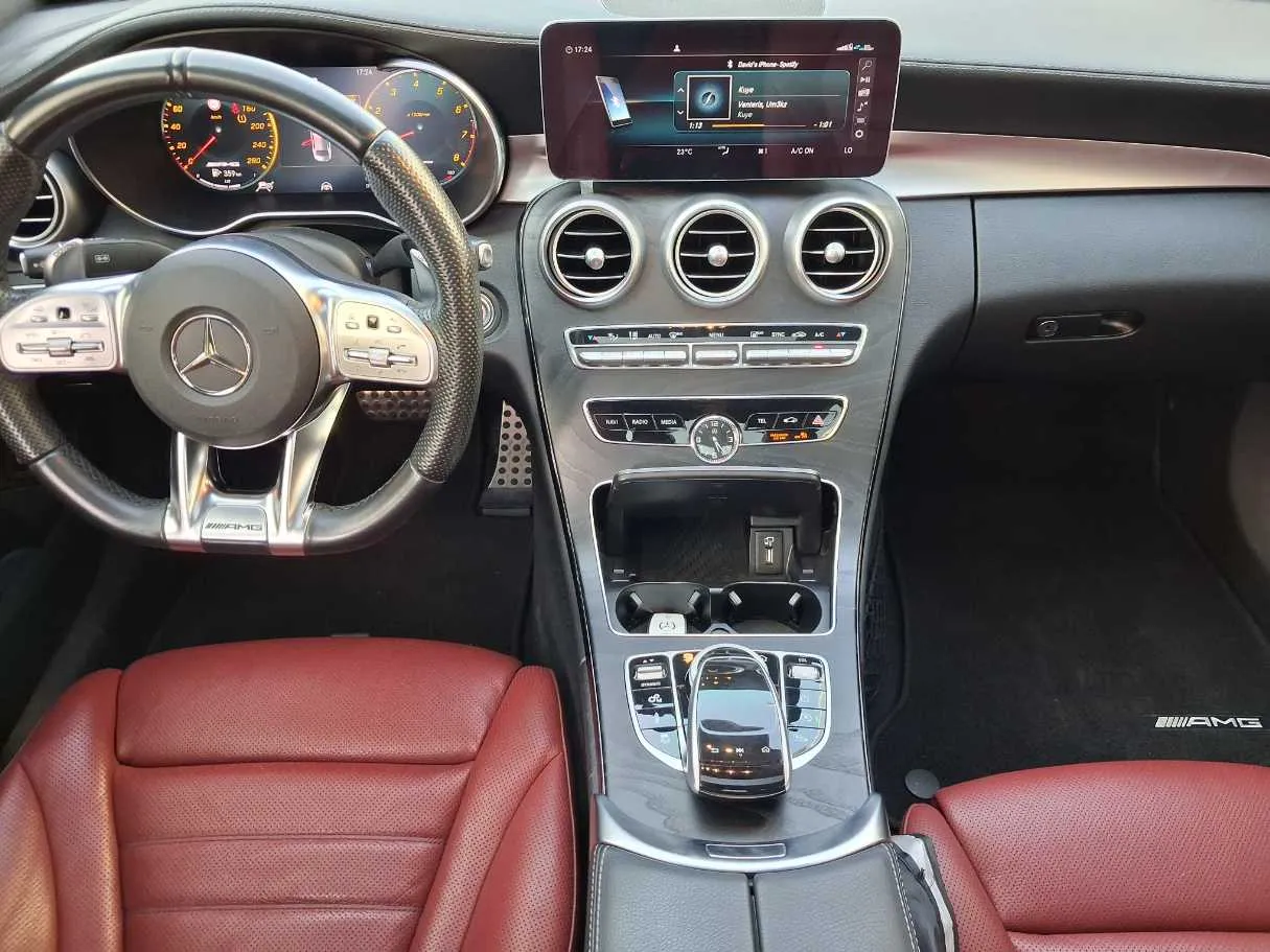 Car image 18