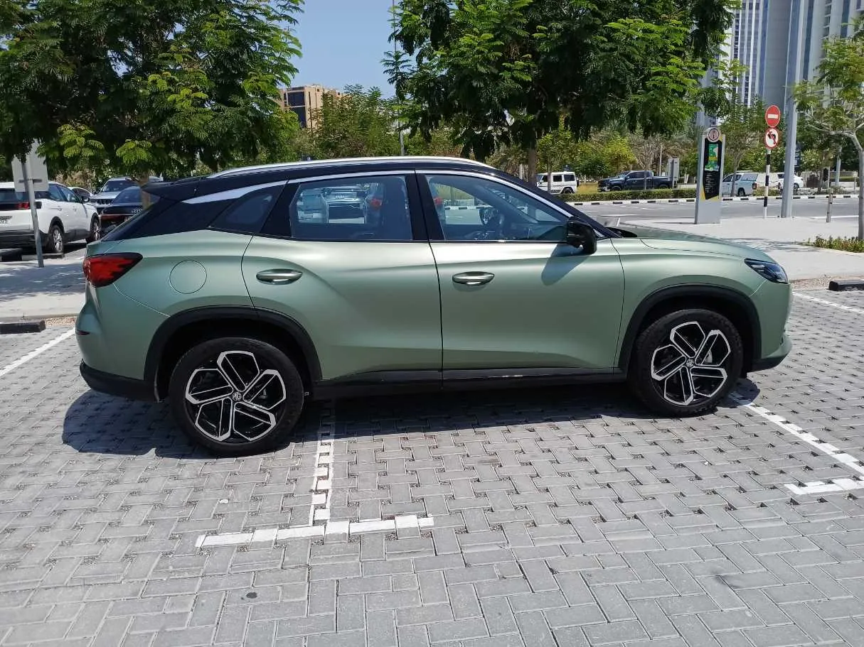 Car image 4