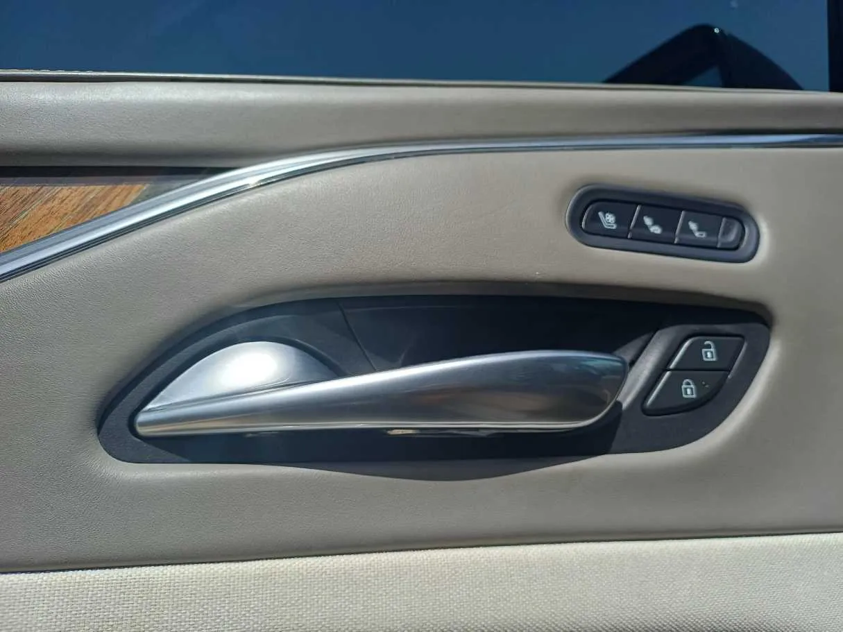 Car image 26