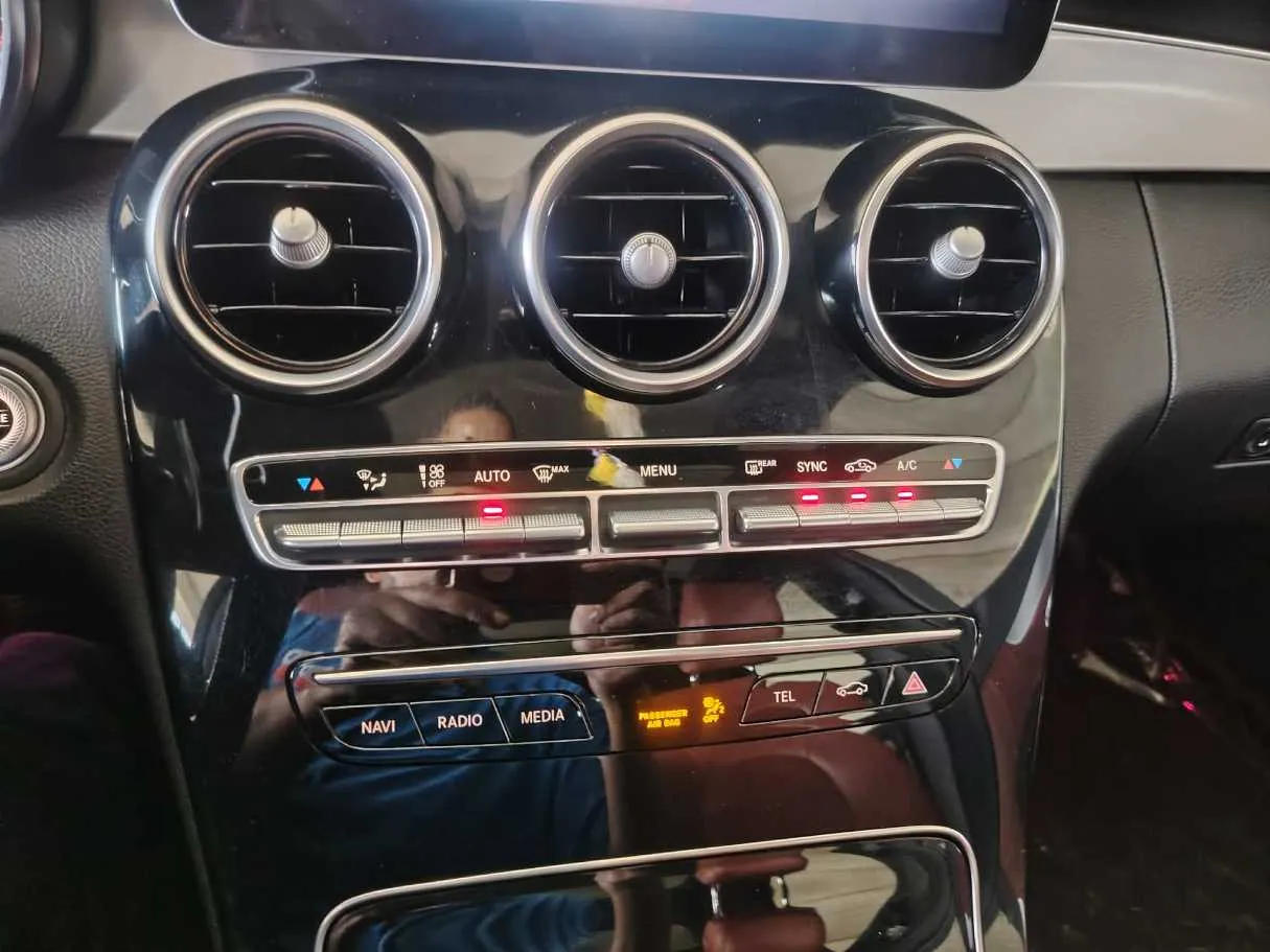 Car image 24