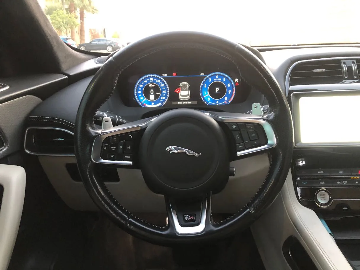 Car image 18