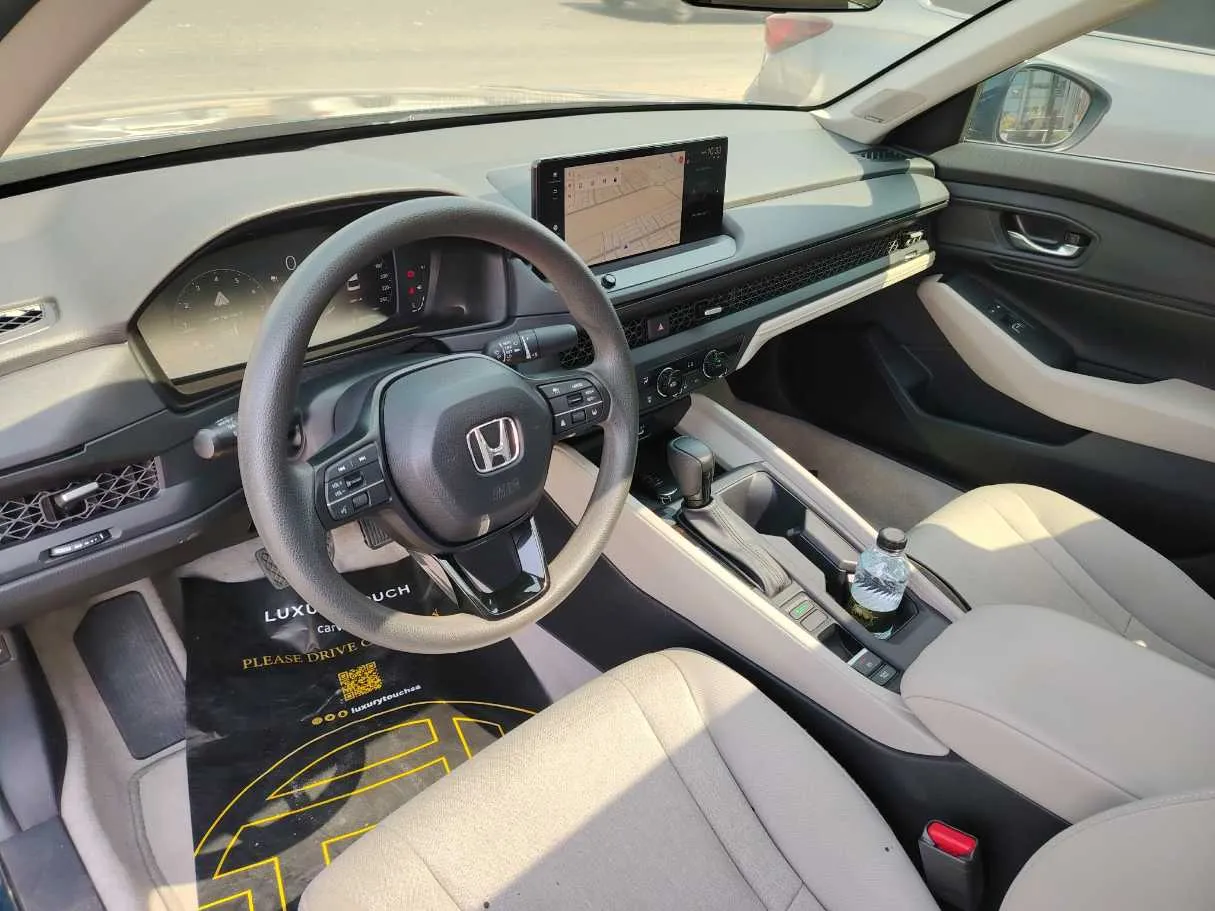 Car image 13