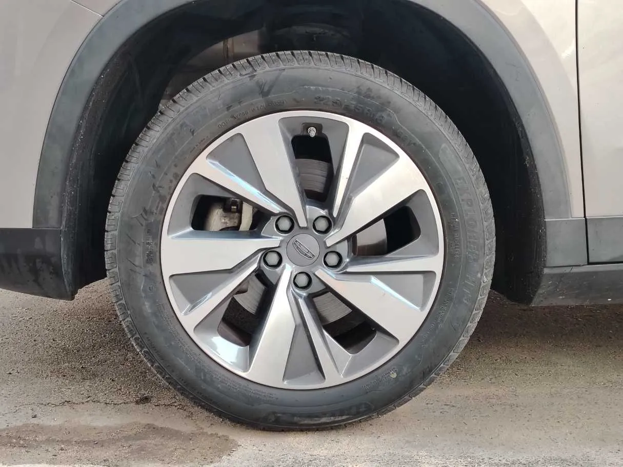 Car image 10