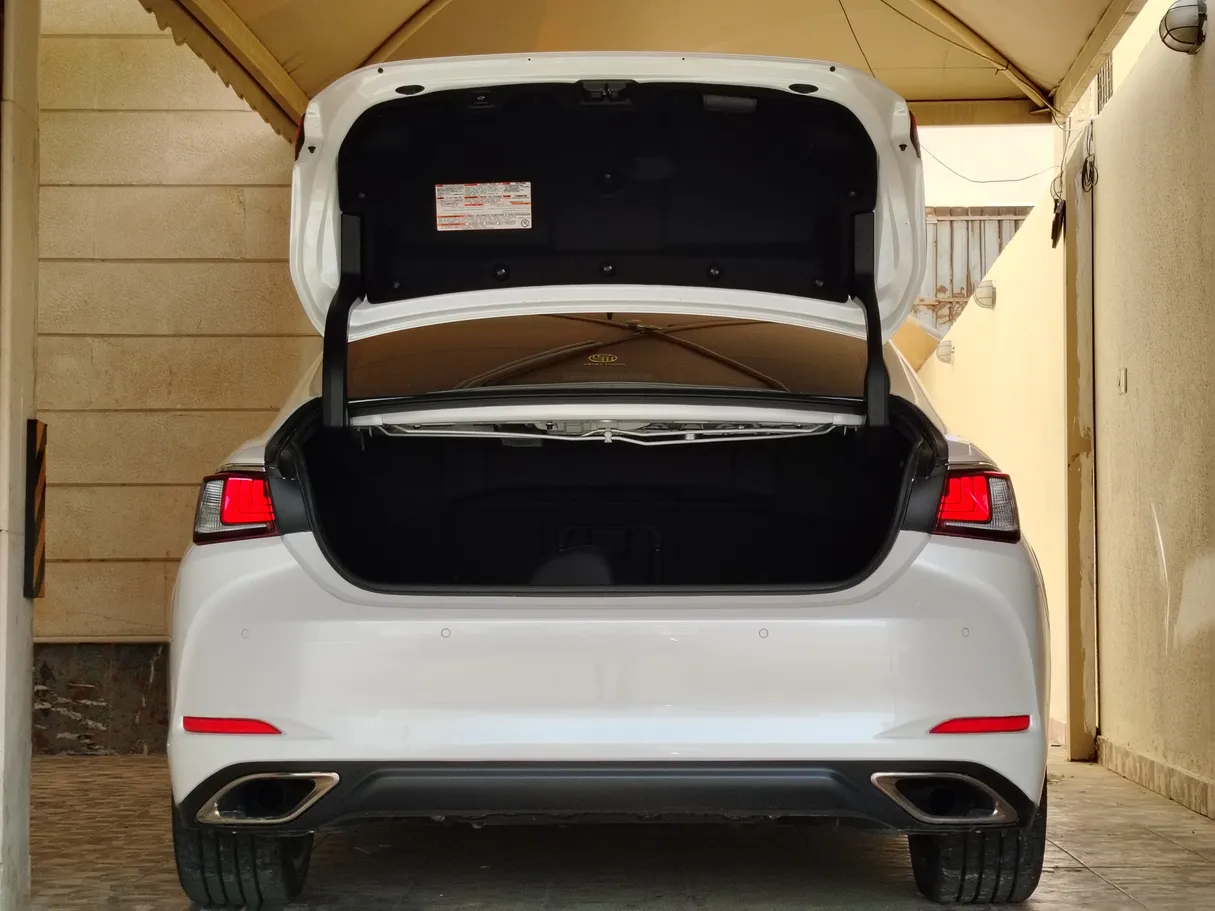 Car image 28