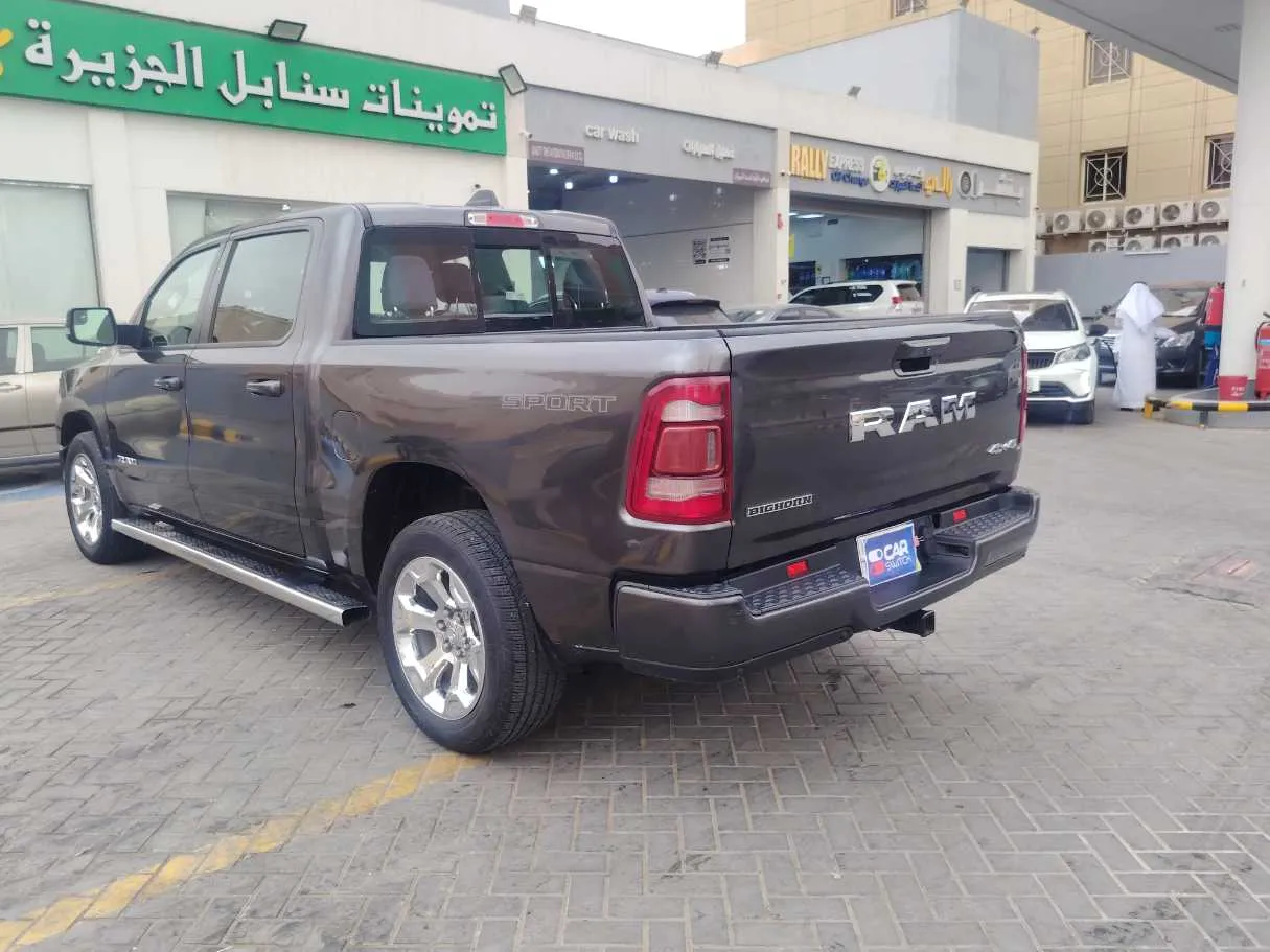 Car image 7