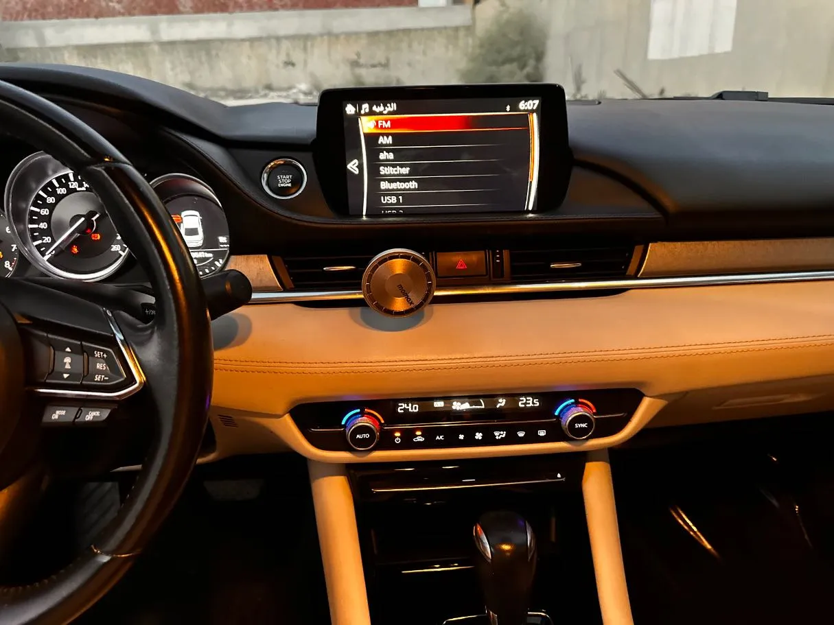 Car image 19