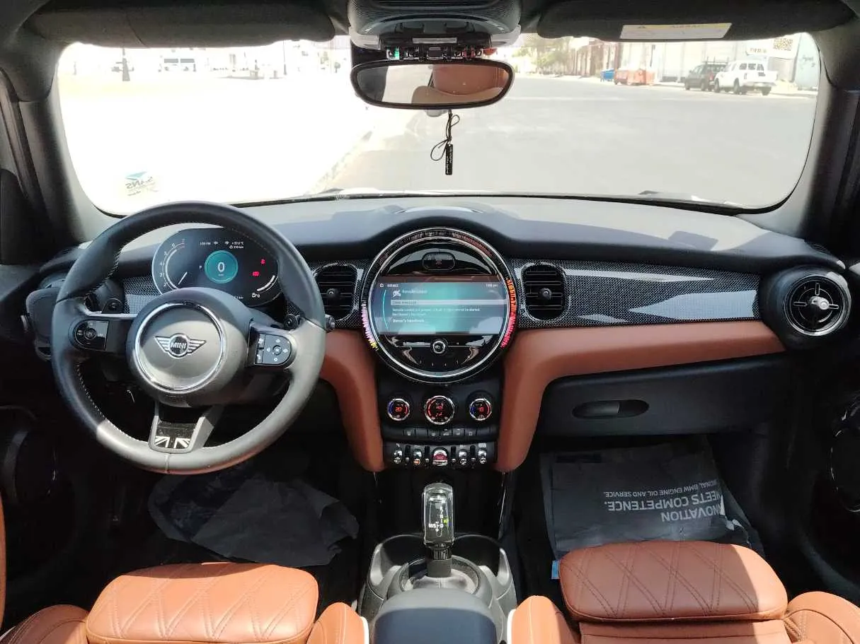 Car image 19