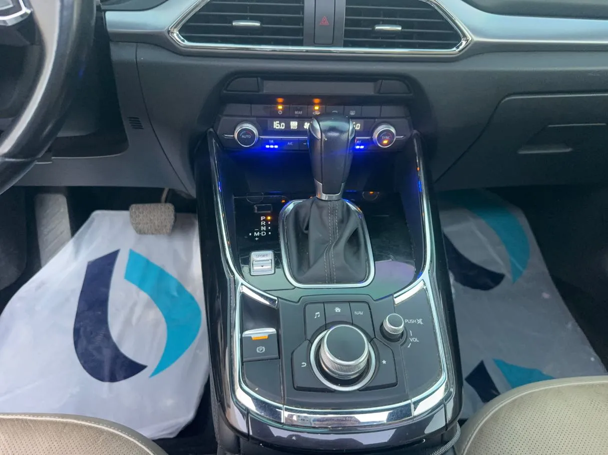 Car image 15