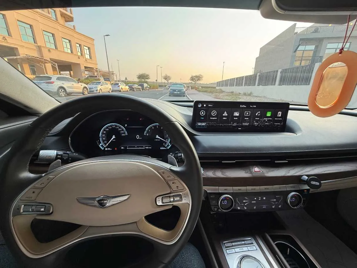 Car image 12