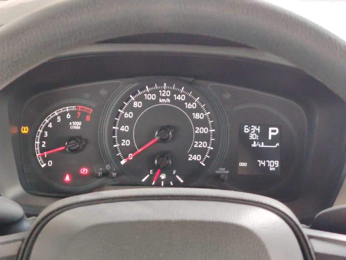 Car image 25