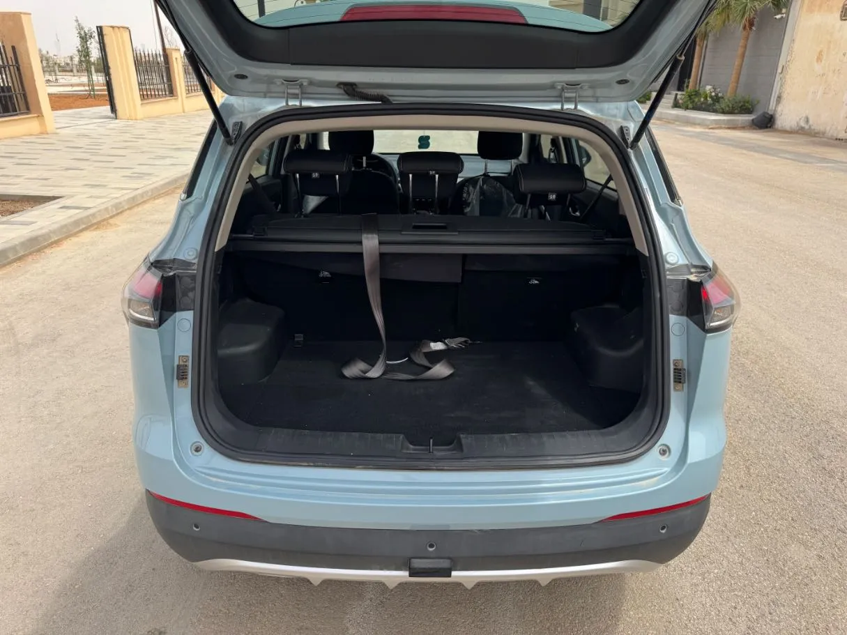 Car image 18