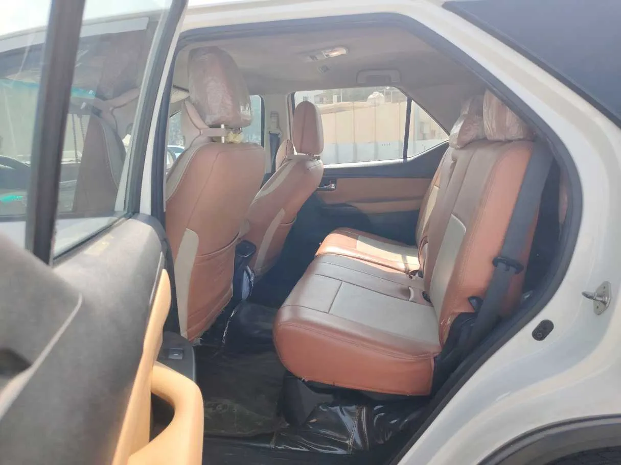 Car image 16