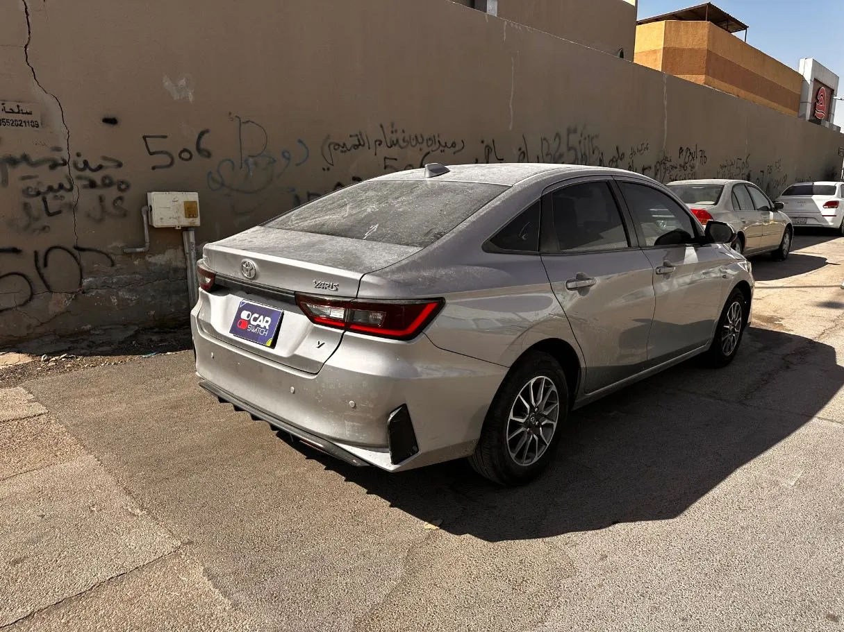 Car image 5