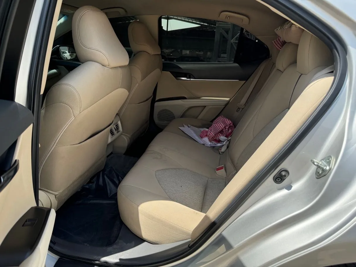 Car image 18