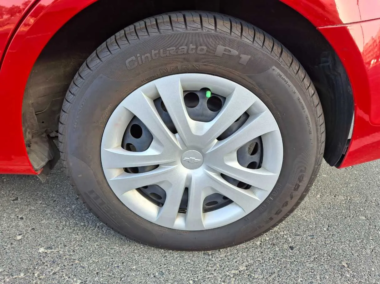 Car image 9