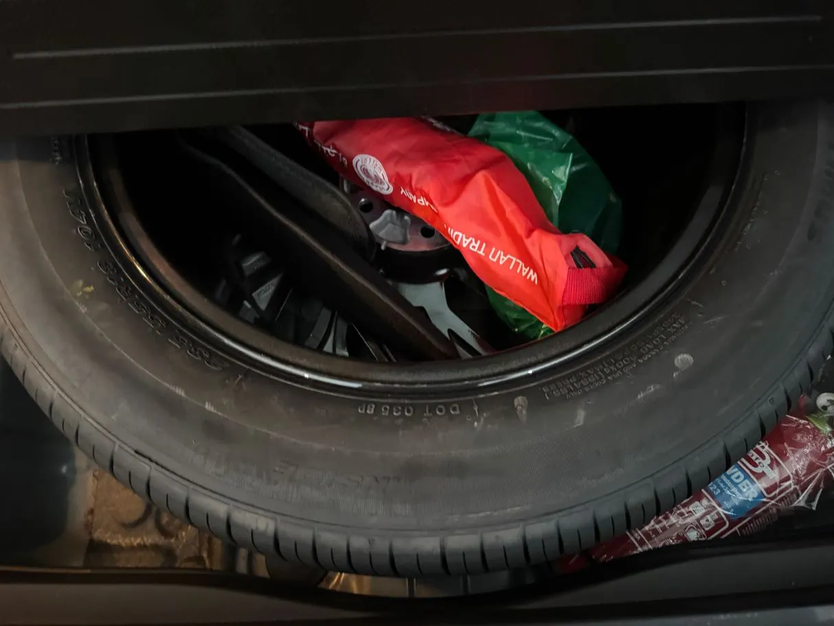 Car image 21