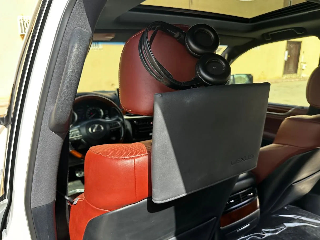 Car image 34