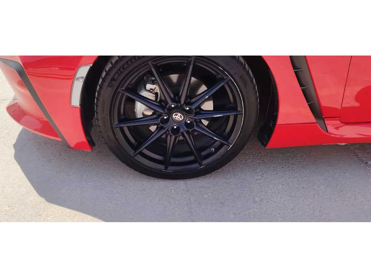 Car image 10