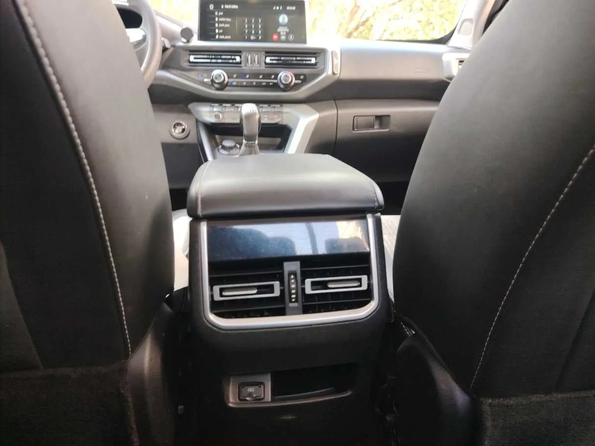 Car image 27