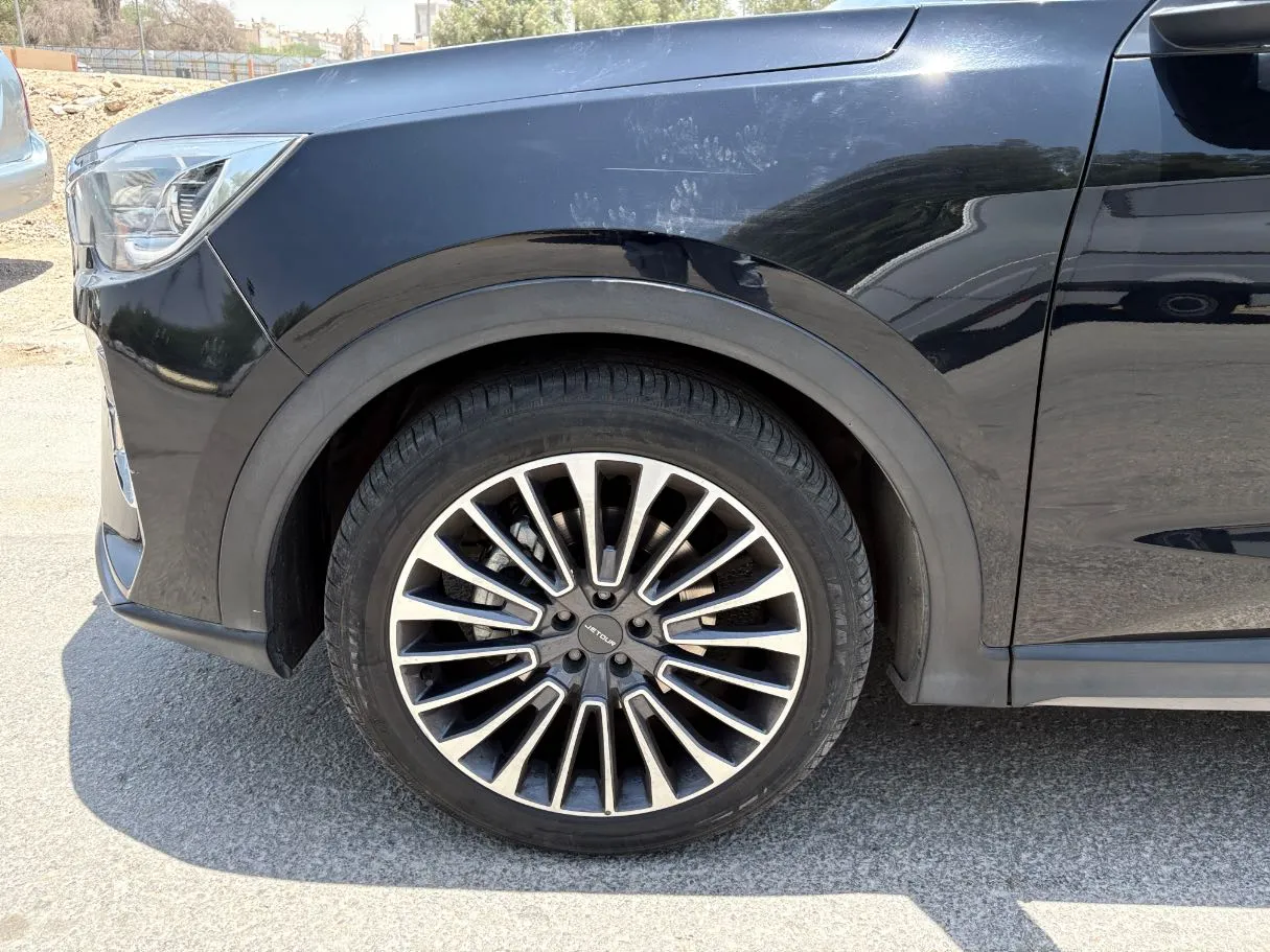 Car image 9