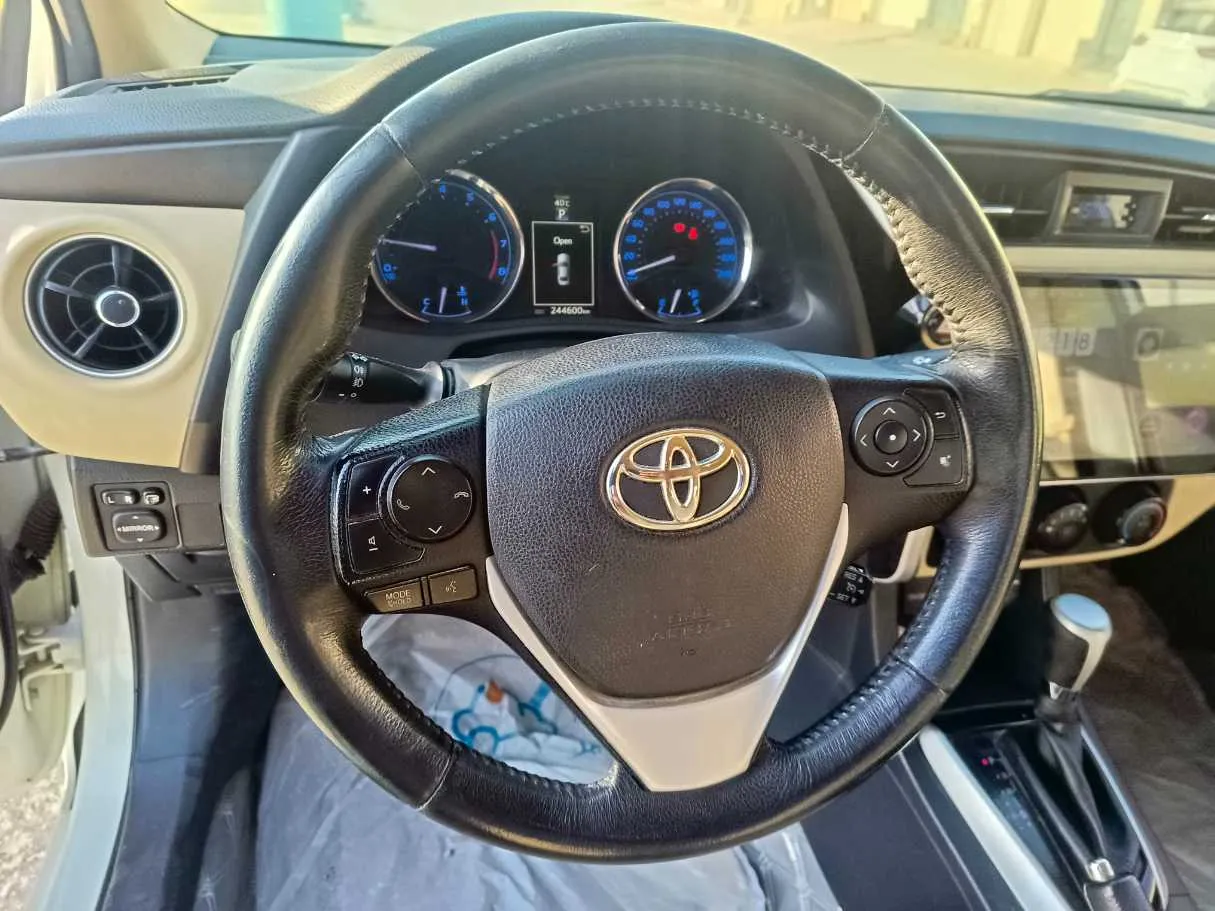 Car image 24