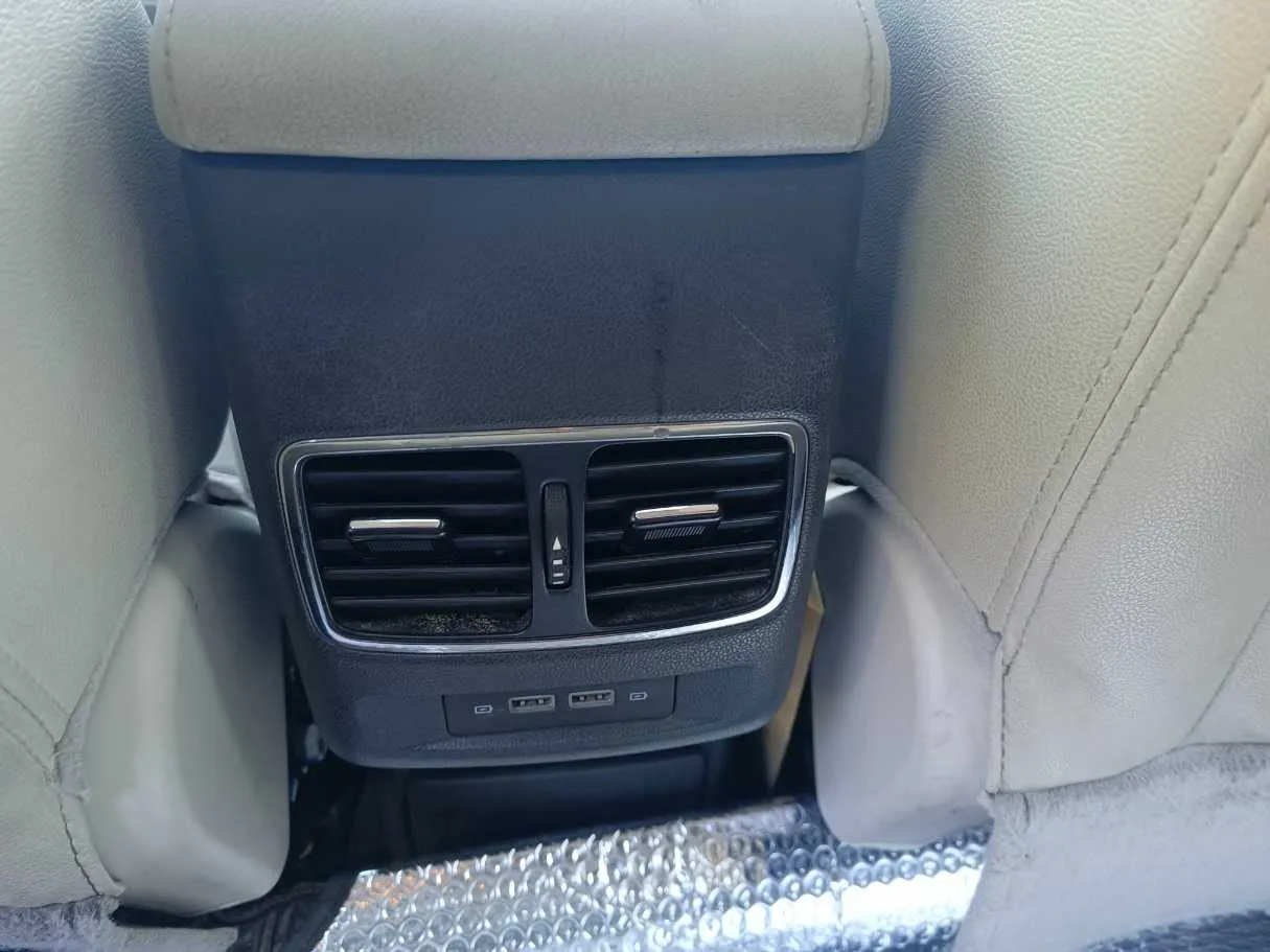 Car image 25
