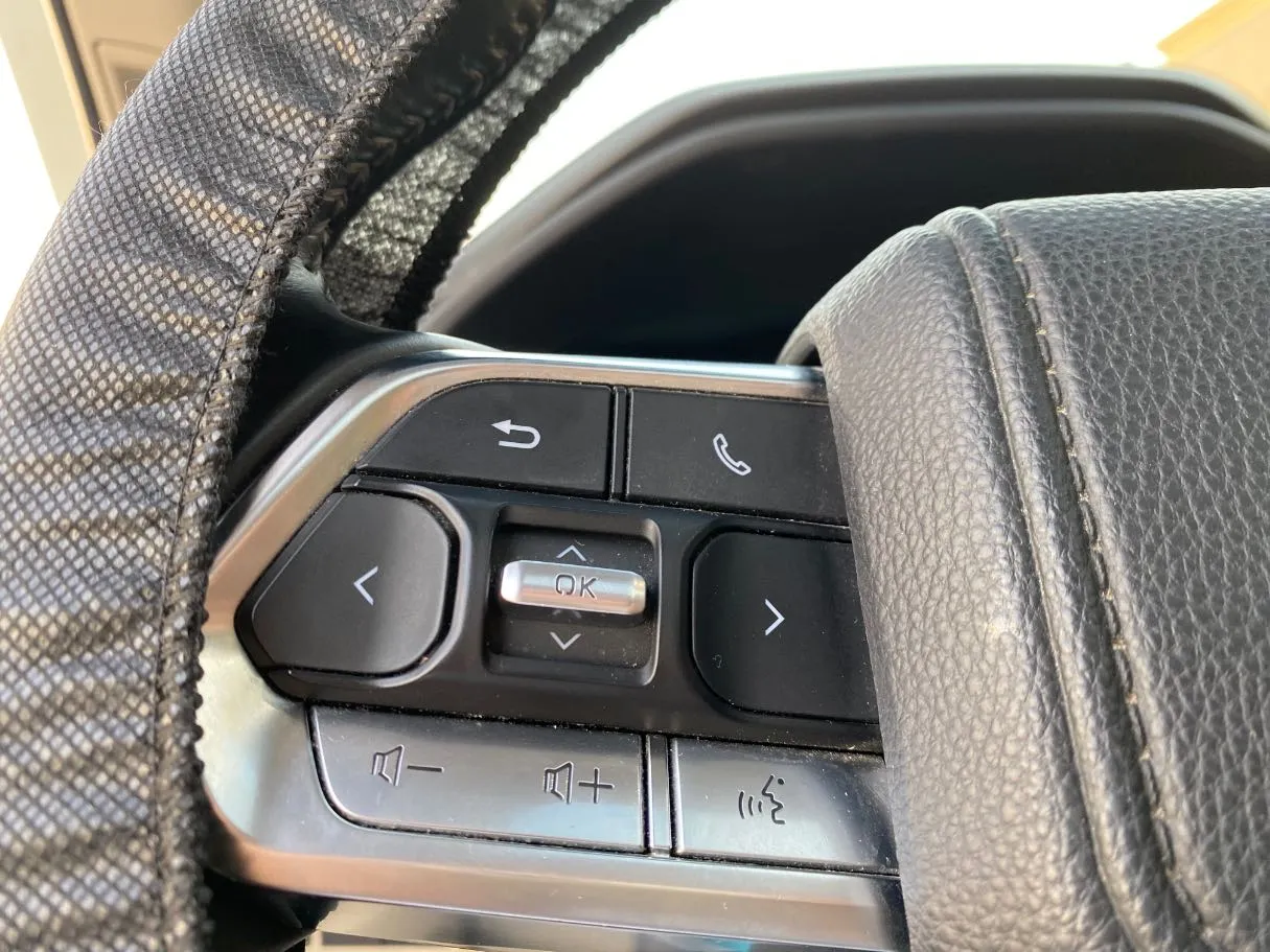 Car image 25