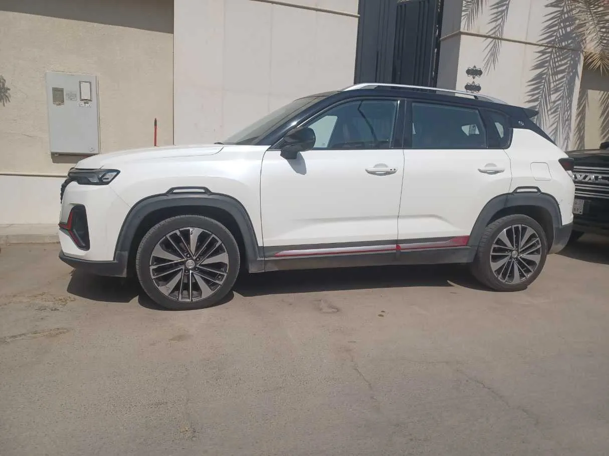 Car image 8