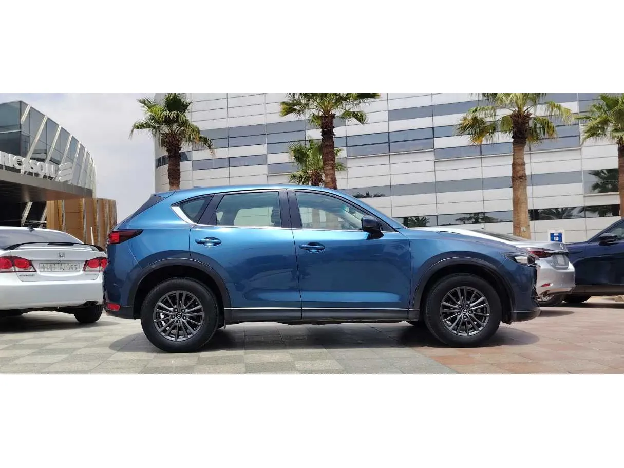 Car image 4