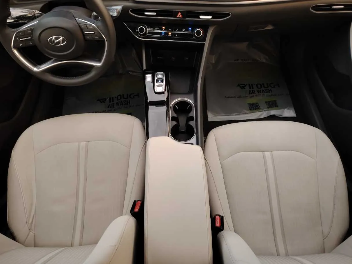 Car image 18