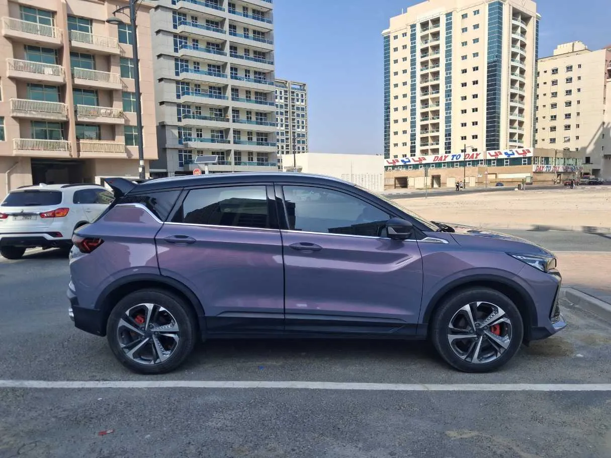 Car image 4