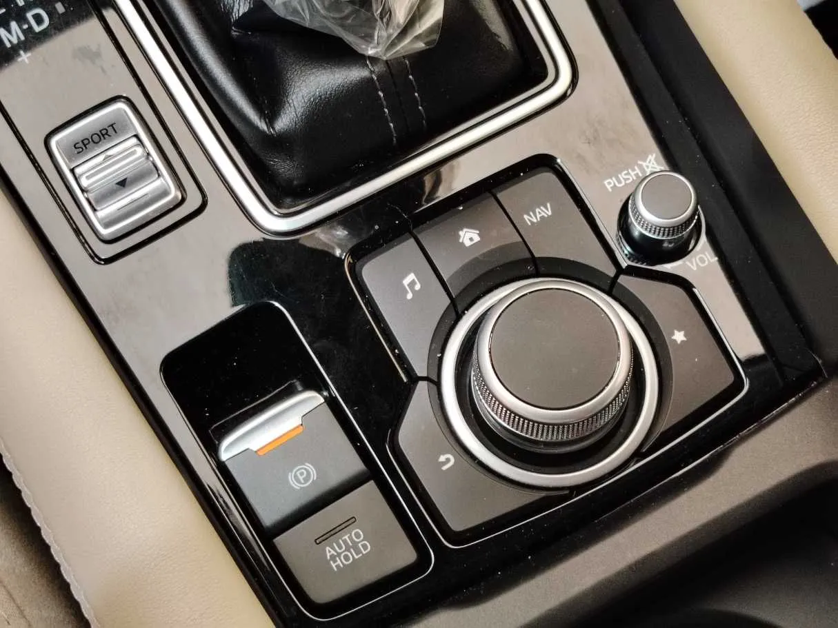 Car image 19