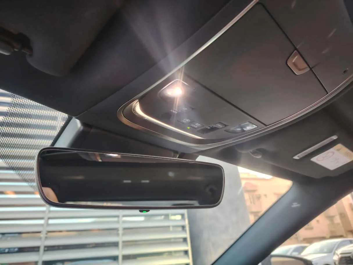 Car image 30