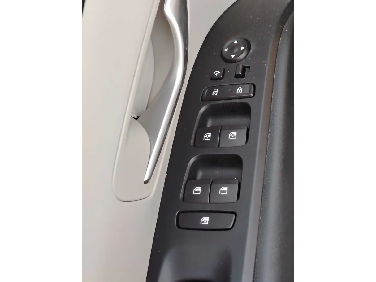 Car image 29