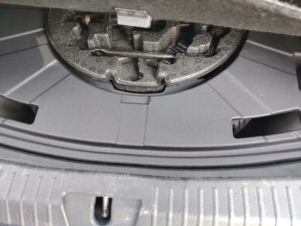 Car image 40