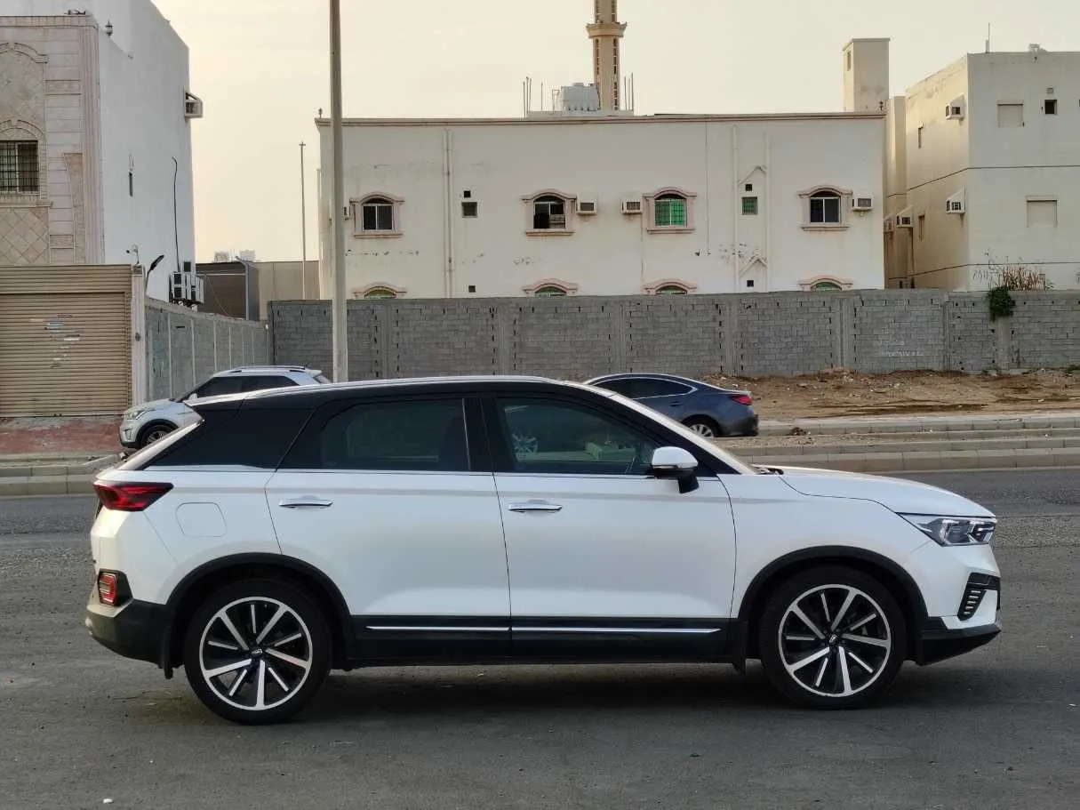 Car image 4
