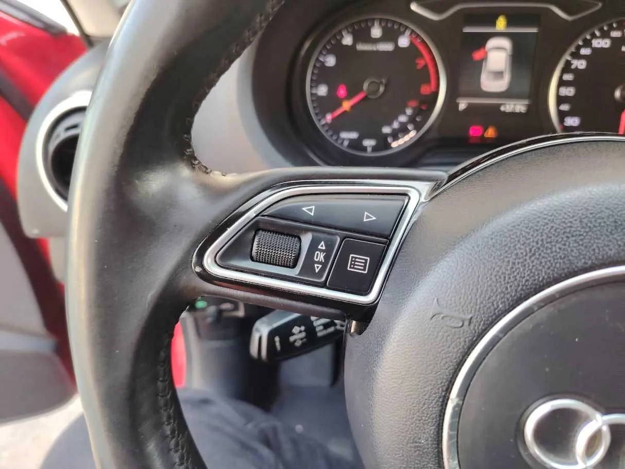 Car image 30