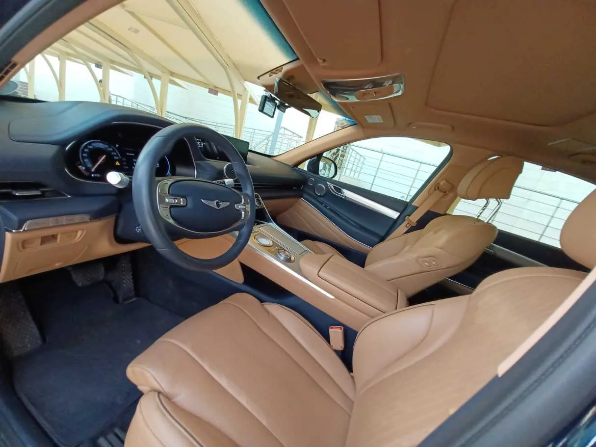 Car image 11