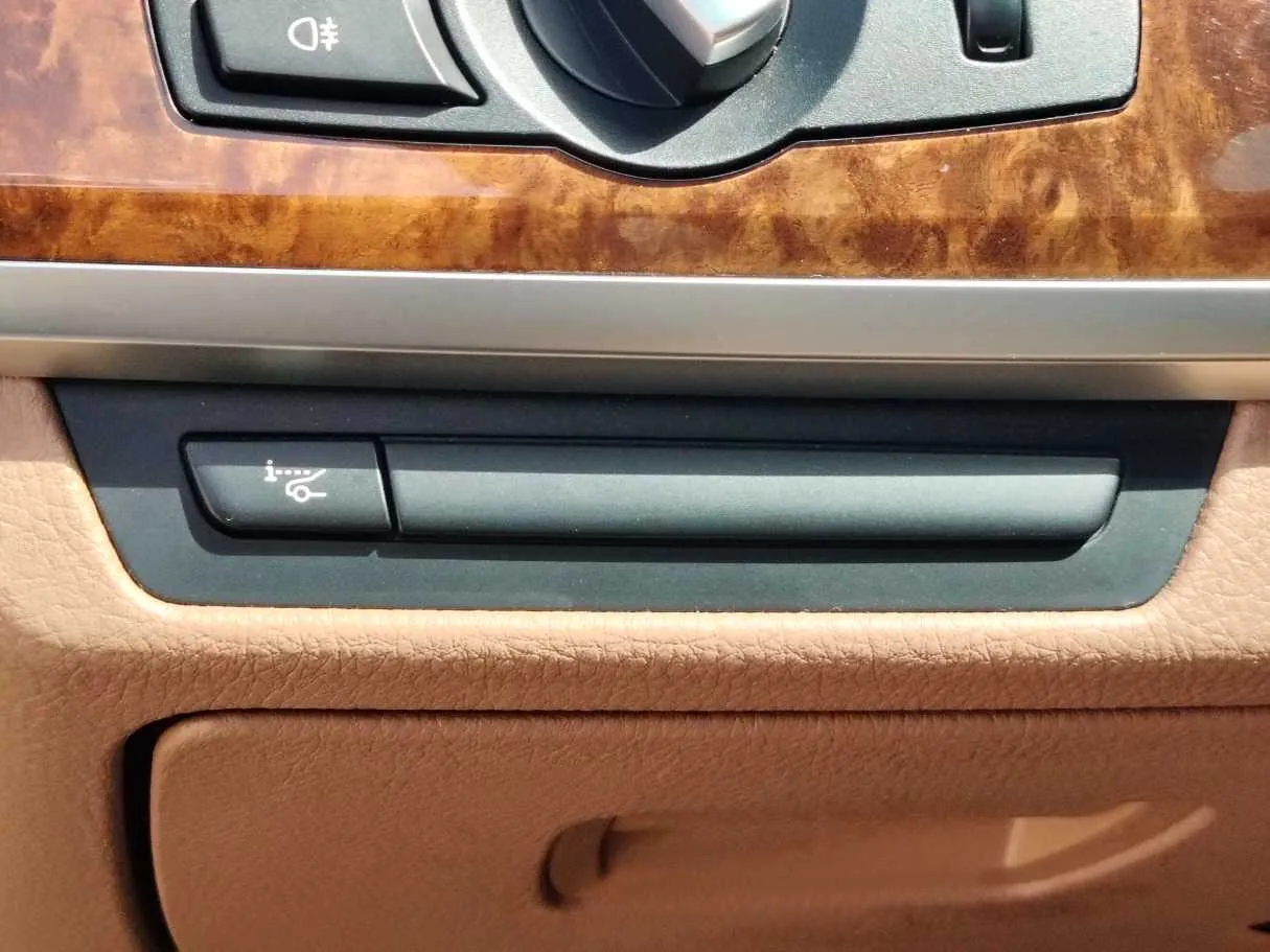 Car image 28